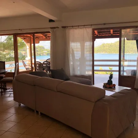 Spacious Close To The Beach דירה *